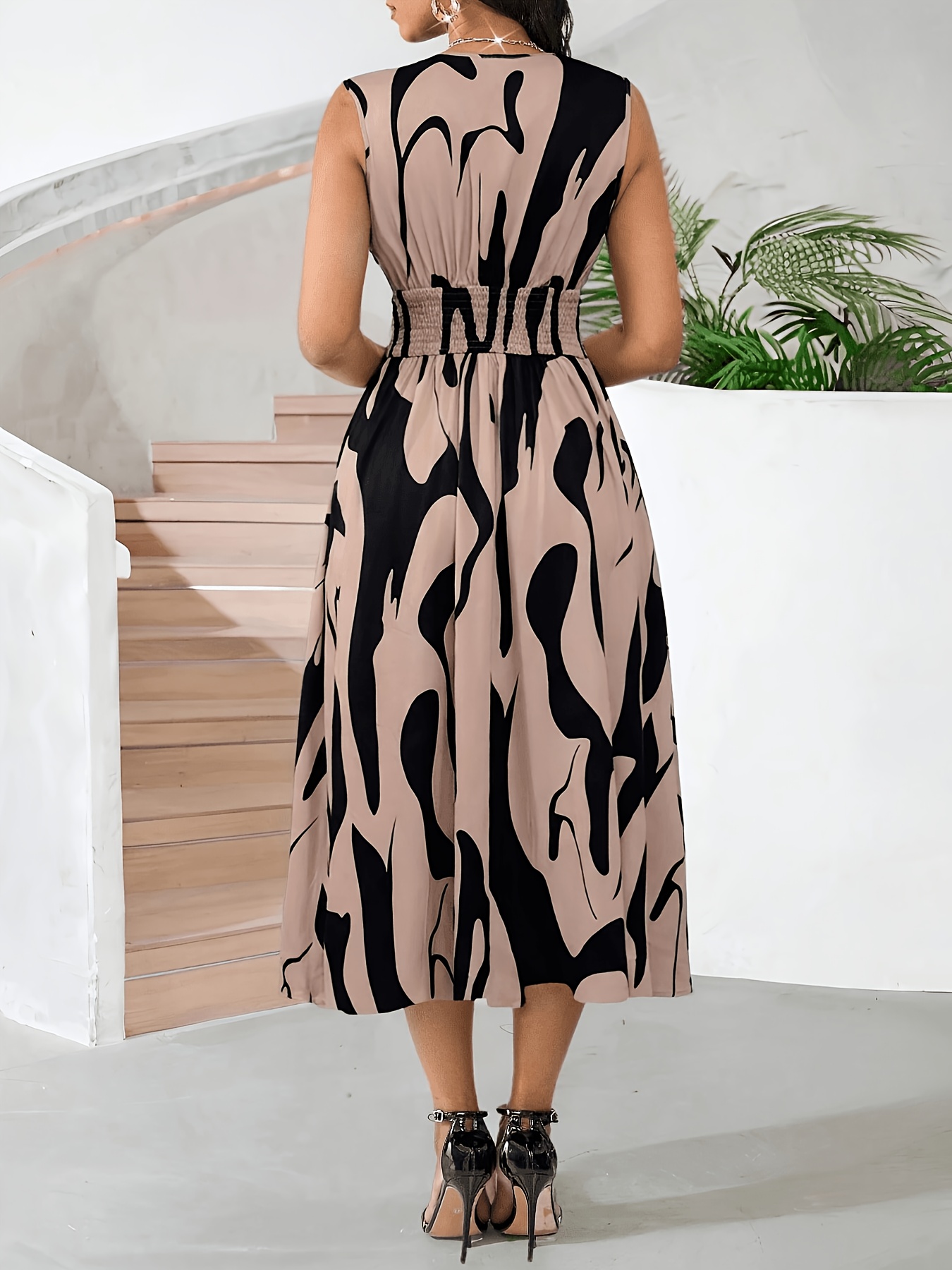 Vestido de Verão Elegante para Mulher com Estampado e Sem Mangas 6
