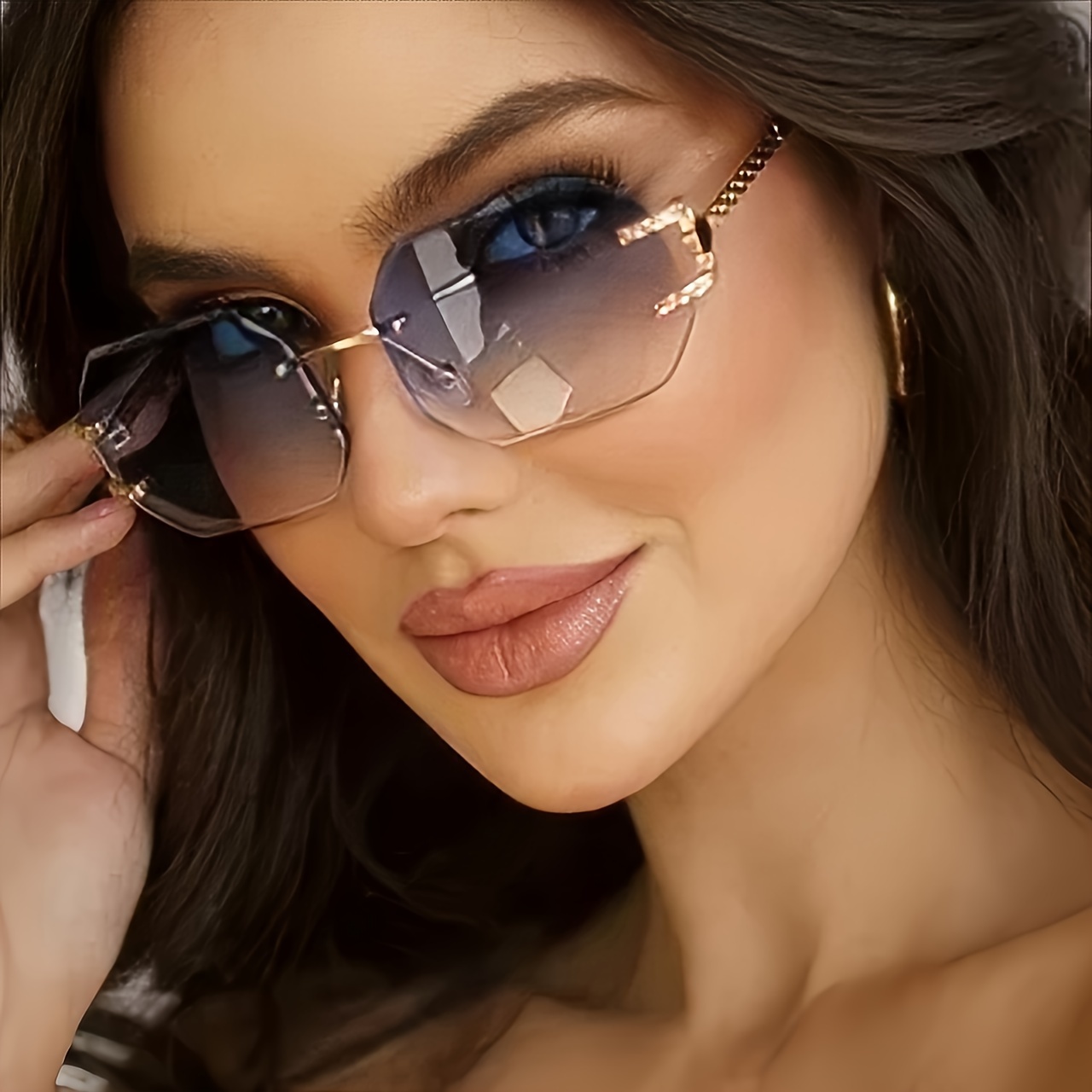 

A Pair Of Stylish Oversized Glasses For Women With A Polygonal Gradient Design, Offering Sun Protection And Outdoor Wear.