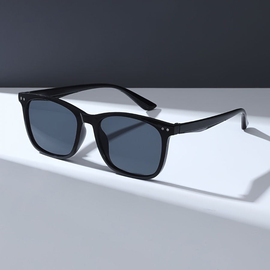 A Pair of Square Glasses with a Colorful Retro-Style Frame, Lightweight And Comfortable for Everyday Wear, Suitable for Both Men And Women