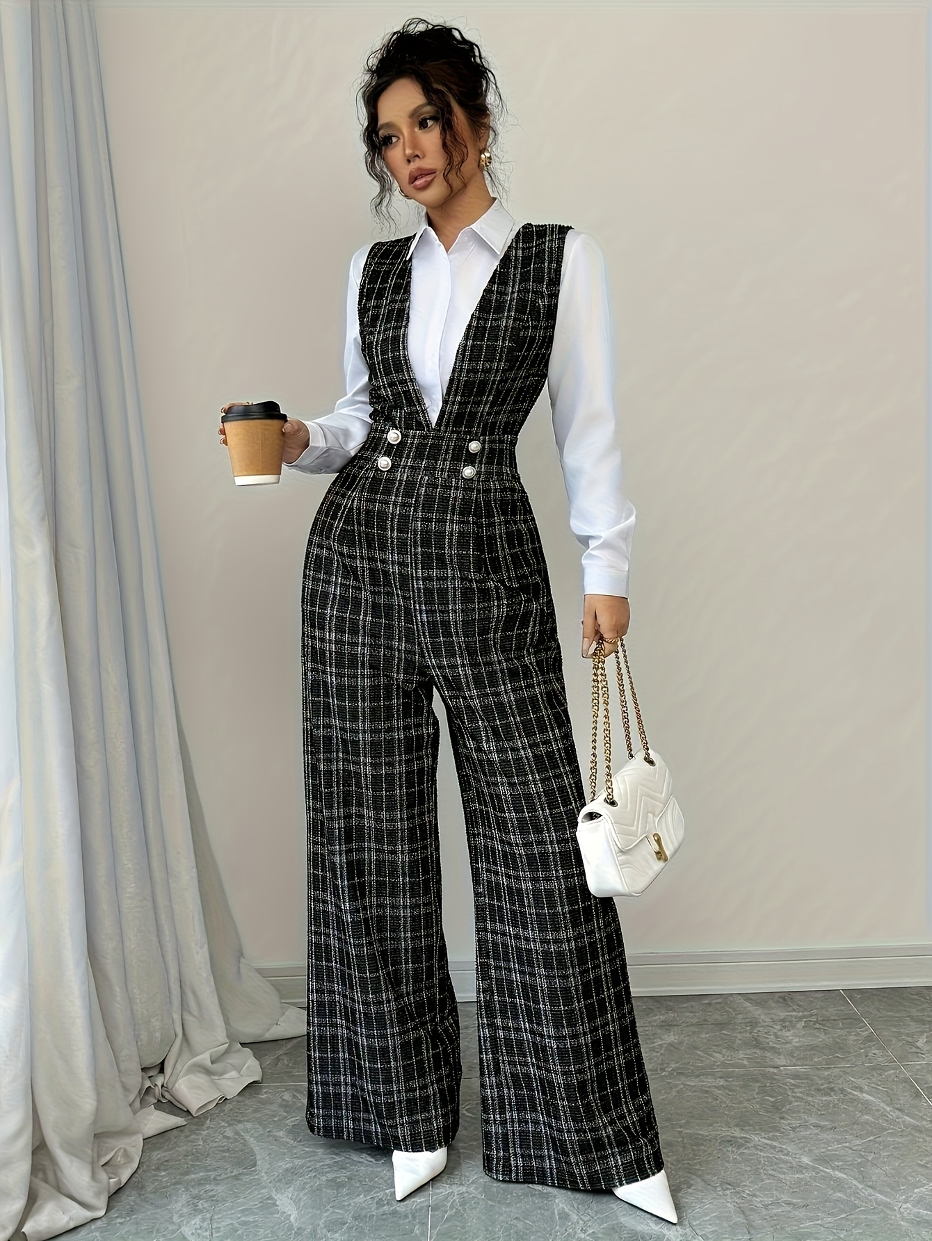 vrouwen elegante v-hals wijde pijpen jumpsuit met parelknop detail en zakken - zwart & wit geruit, lange mouwen, polyester blend, perfect voor casual of formele gelegenheden, dames jumpsuits 3