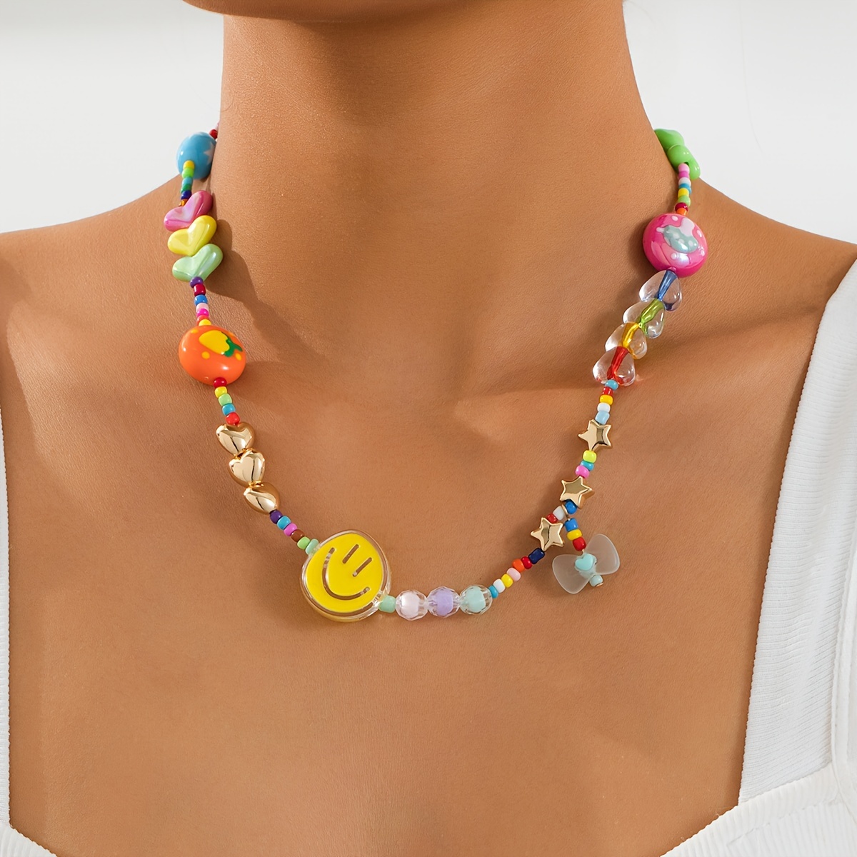 E-shop 1 Stück Böhmisches Buntes Perlenkette mit Herz & fröhlichen Anhängern – Mehrfarbige Glänzende Perlen für Damen, Urlaubsparty Alltags-Schmuck,