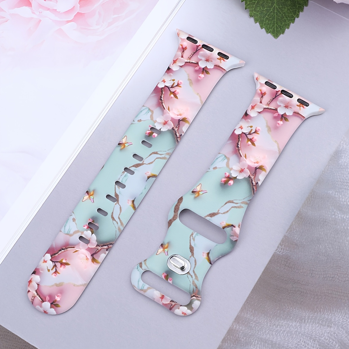E-shop Silikonarmband mit Blumenmuster für Apple Watch 38/40/41/(Series10/11 42)/44/45/49mm, weiche Passform, verstellbar, Sport-Ersatzarmband,