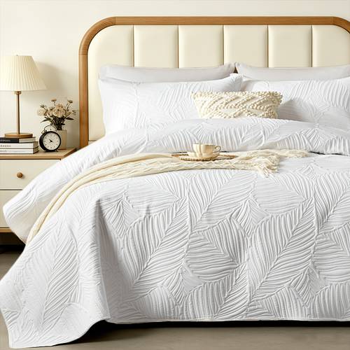 3pcs or 2pcs of bohemian ultrasonic embossed bedspread breathable durable and lightweight summer quilt bedding set with embossed patterns to prevent cats from scratching machine washable hotel bedroom room decor family gift random color