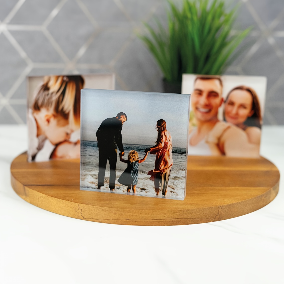 

Customized Acrylic Photo , Personalized Family And Pet Picture Decoration, Commemorative Gift For Couples, Friends, Anniversary, Graduation, Home And Holiday Decor, Suitable For 14+ - 1 Piece