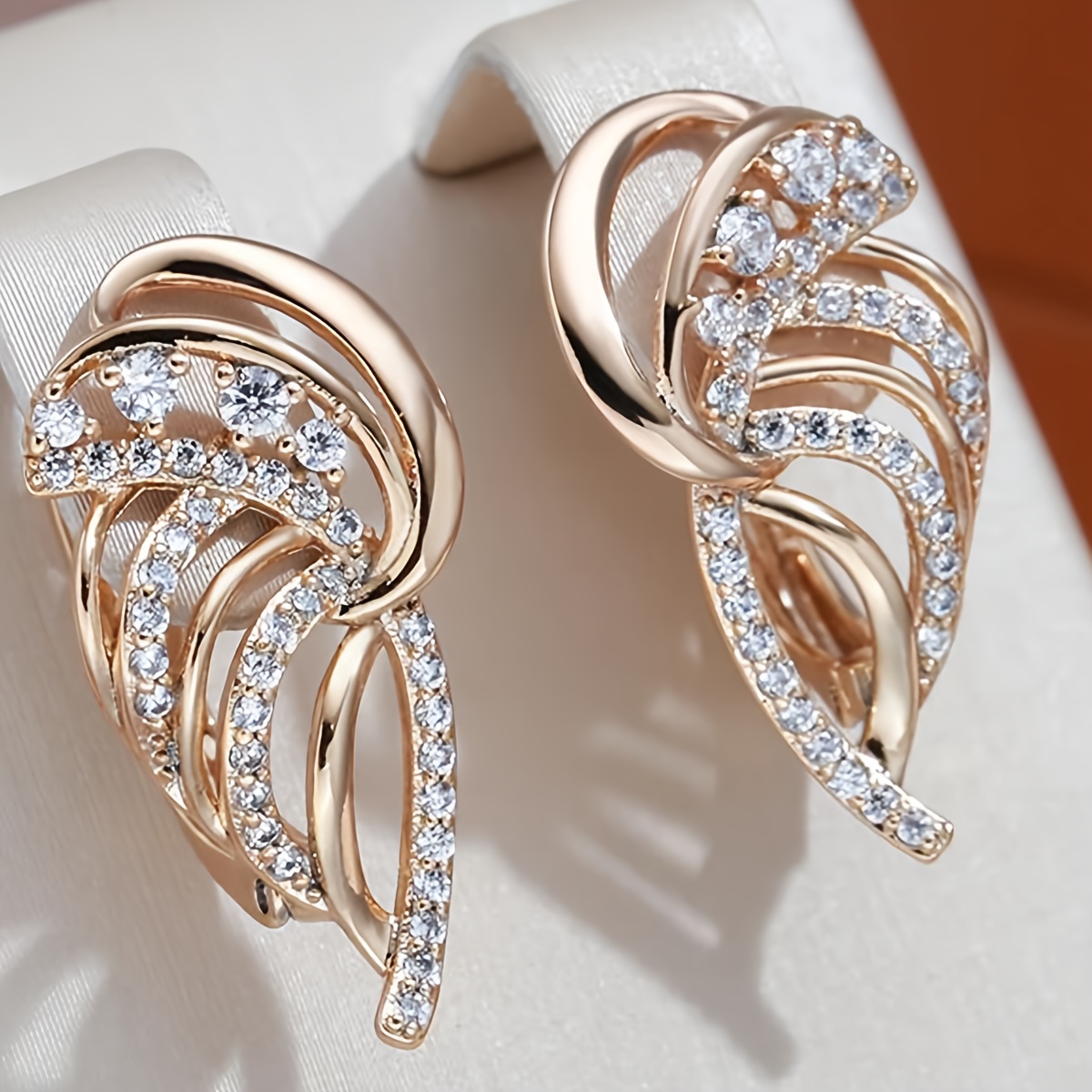 E-shop ANGOL . modische, elegante vielseitige Vintage-Ohrringe mit weißem synthetischem Zirkonia, geeignet für Partys, Hochzeiten den