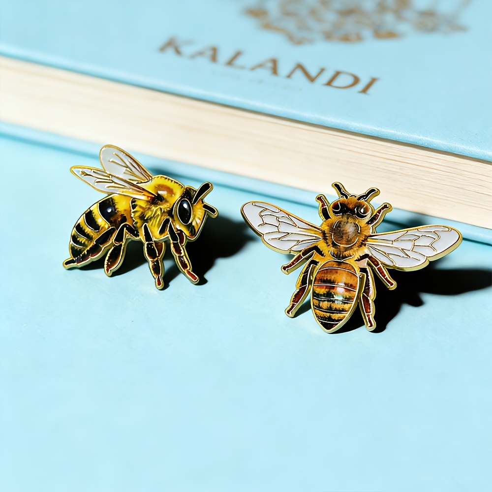 2pcs/set Bees Enamel Pin Fashion Decorative Badge Ornaments Lapel Bag Badges