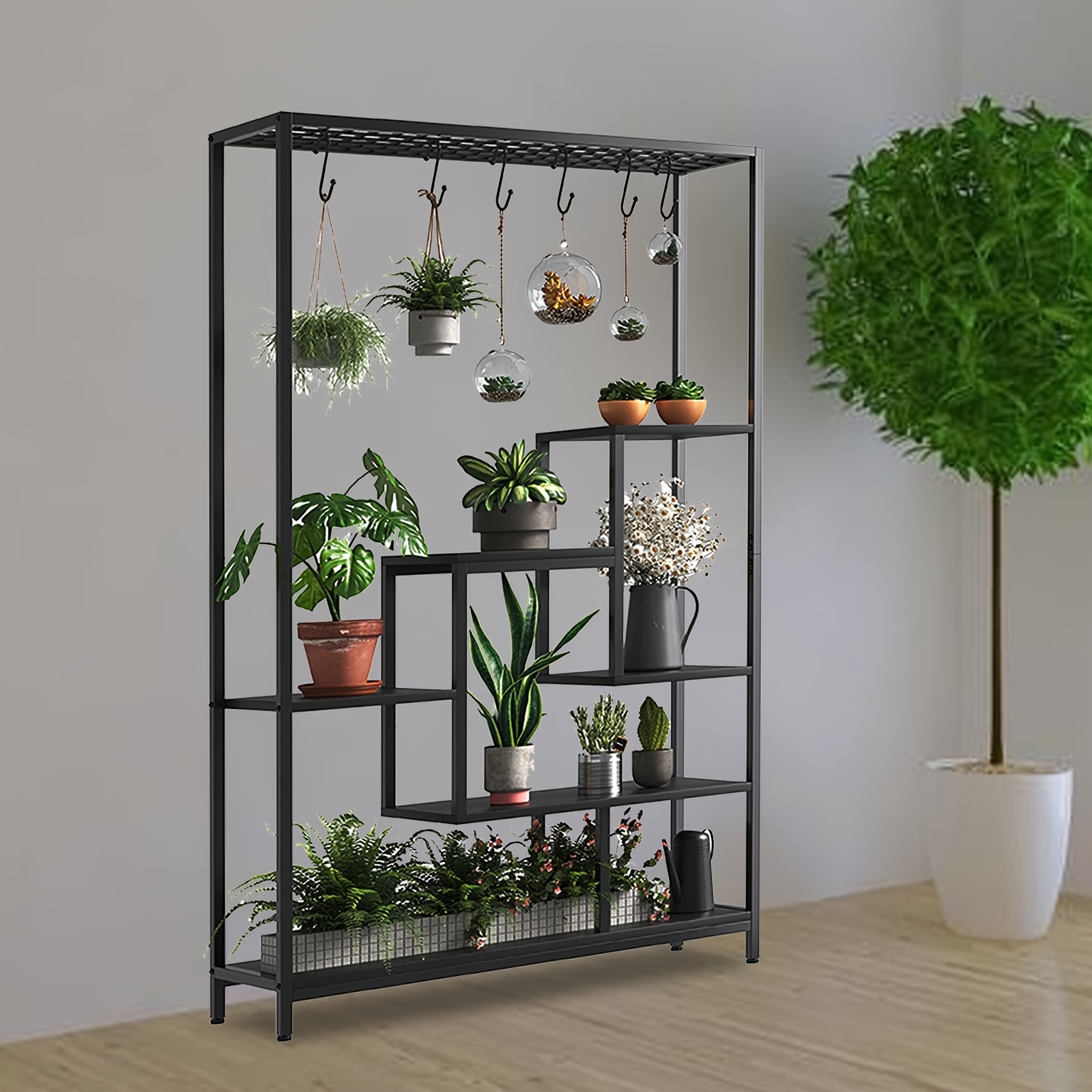 Stylish Metal Flower Holder Featuring A And A Particle Board Base - A Single Decorative Piece Suitable For Indoor And Outdoor Plants