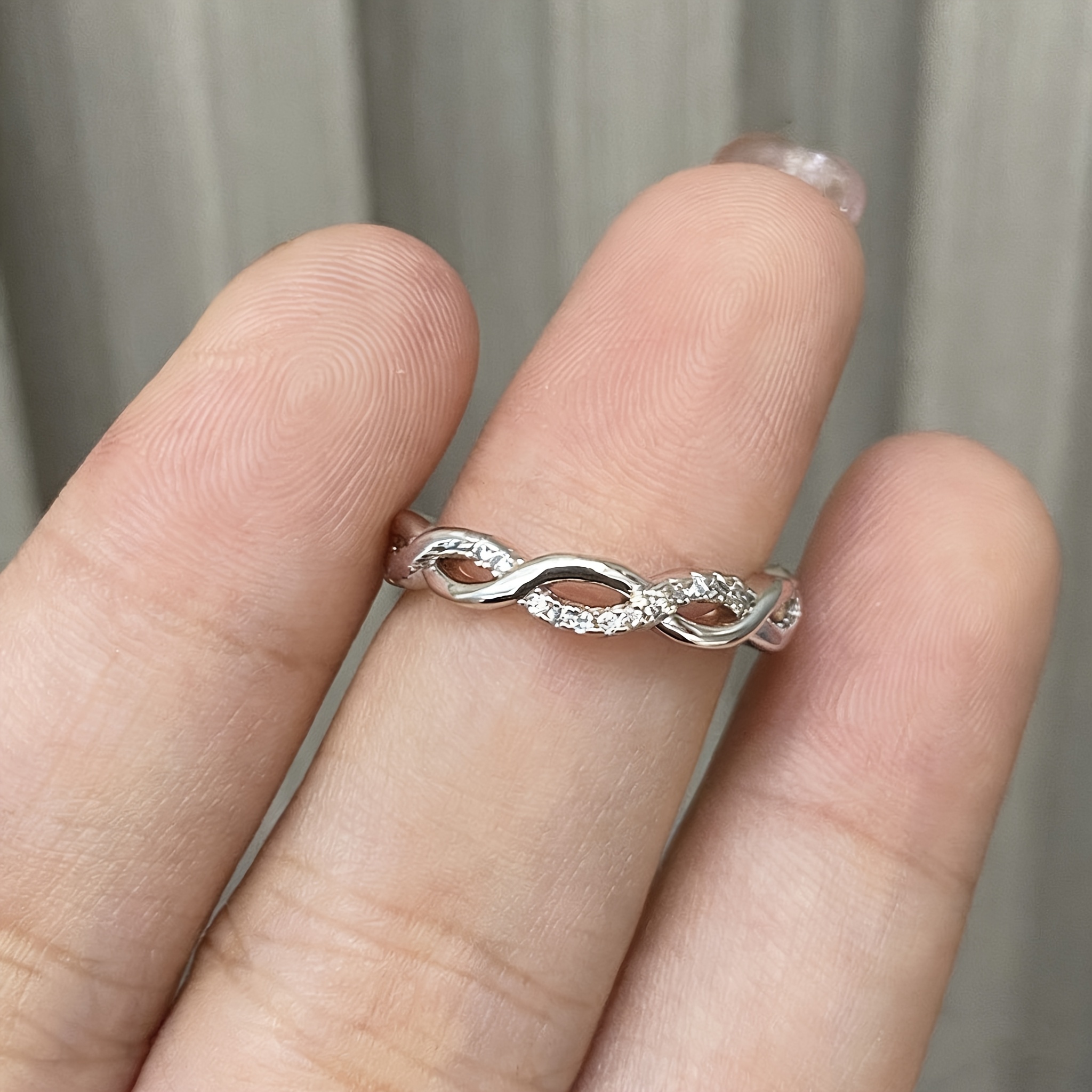 Diamond-Shaped Crisscross Ring, a Delicate And Luxurious Index Finger Ring, Uniquely Designed Minimalist Open Band Ring Accessory