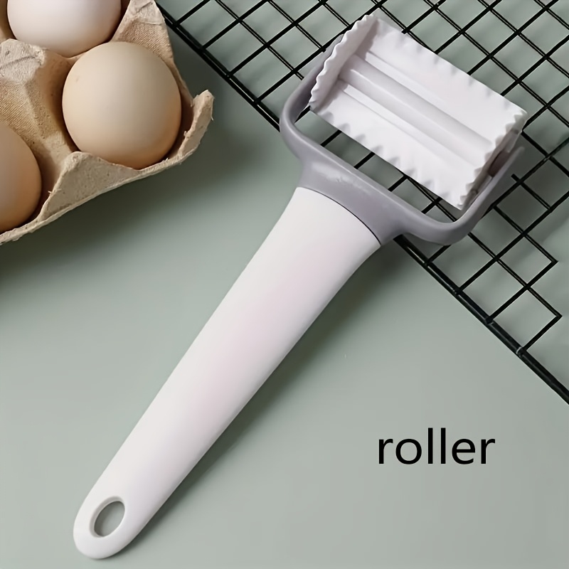 

1pc Creative Pattern Plastic Pastry Cutter, Multi-use Rolling Knife For Pasta, Stamping Tool, No Battery Required