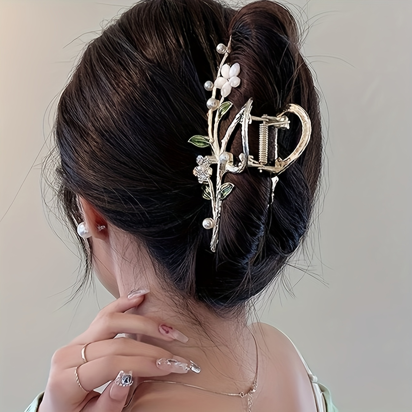 A Floral Branch Hair Accessory For Women, A Spring-style Large Back-of-the-head Hair Clip, A Shark Clip For Thick Hair