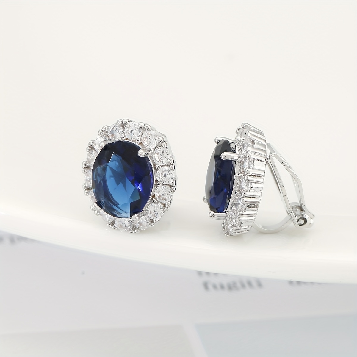 E-shop 1 Paar, Clip-Ohrringe für Damen im europäischen amerikanischen Stil ohne Piercing, mit synthetischem Zirkonia eingelegt
