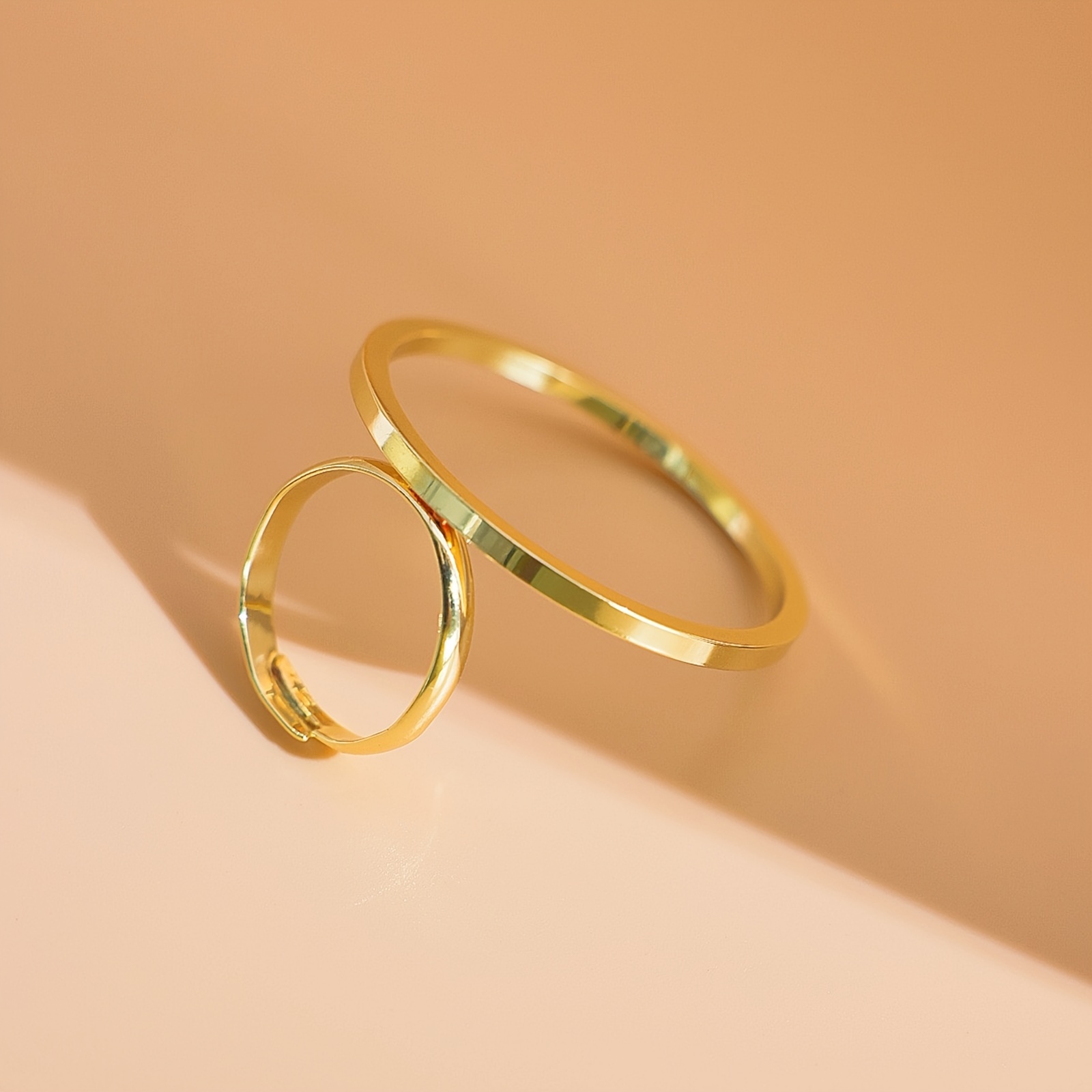 E-shop Retro Europäischer und Amerikanischer Stil Geometrische Hohle Ringe, und Personalisiert für Frauen, Einzigartiges Design, Elegantes