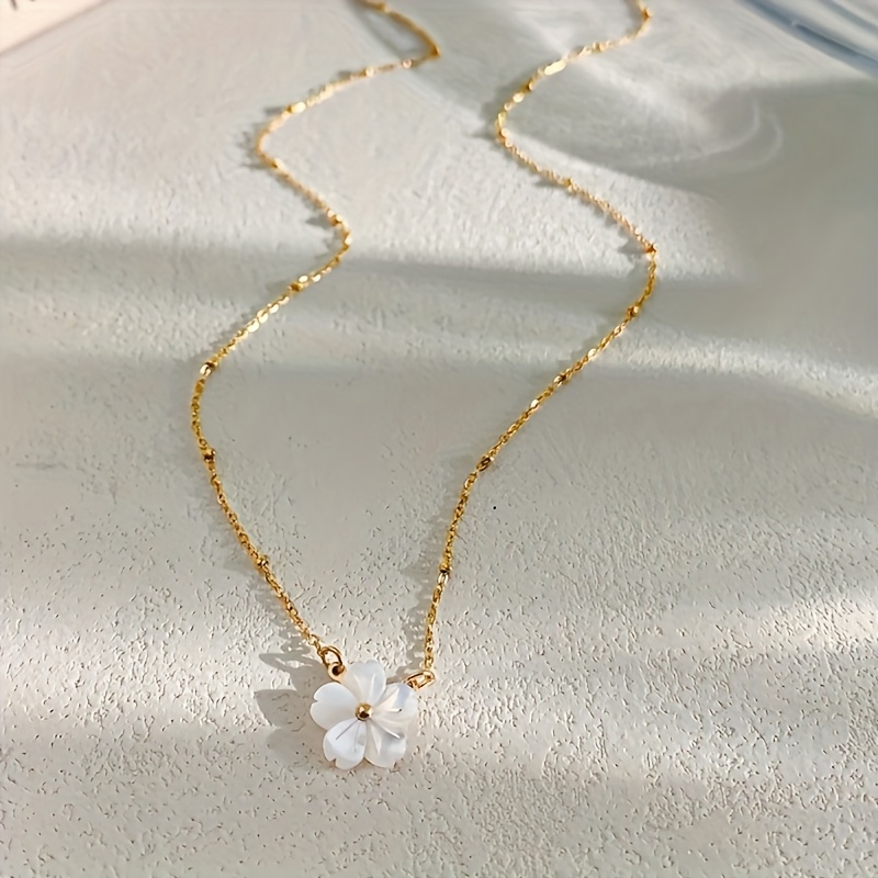 TEMU Une chaîne de col à fleurs plissées en , niche d'origine, style vintage français, parfaite pour les fêtes et l'habillage , avec un pendentif à