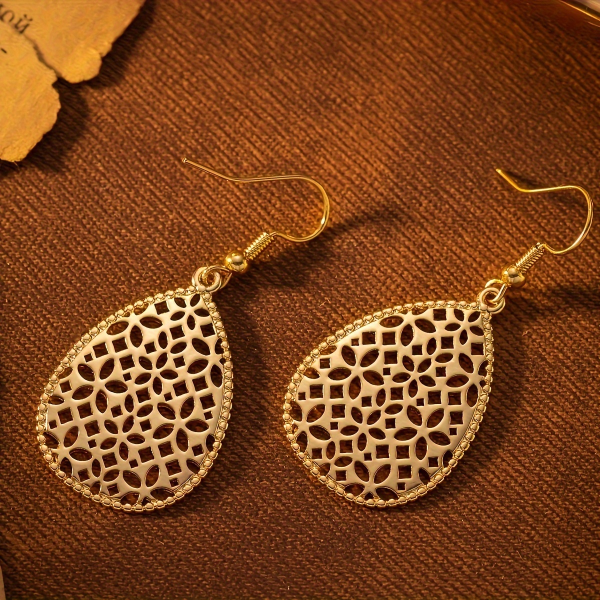 Vintage Court-Style Hollowed-Out Teardrop Earrings