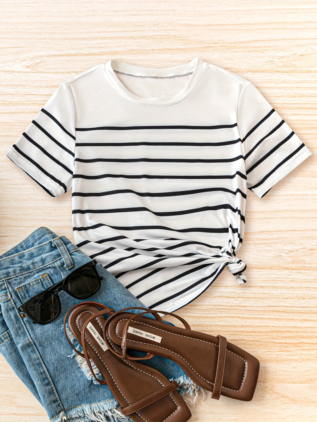 New Women'S Round-Neck Striped Printed Slim Short-Sleeve T-Shirt, Stylish And Simple for Casual Wear.