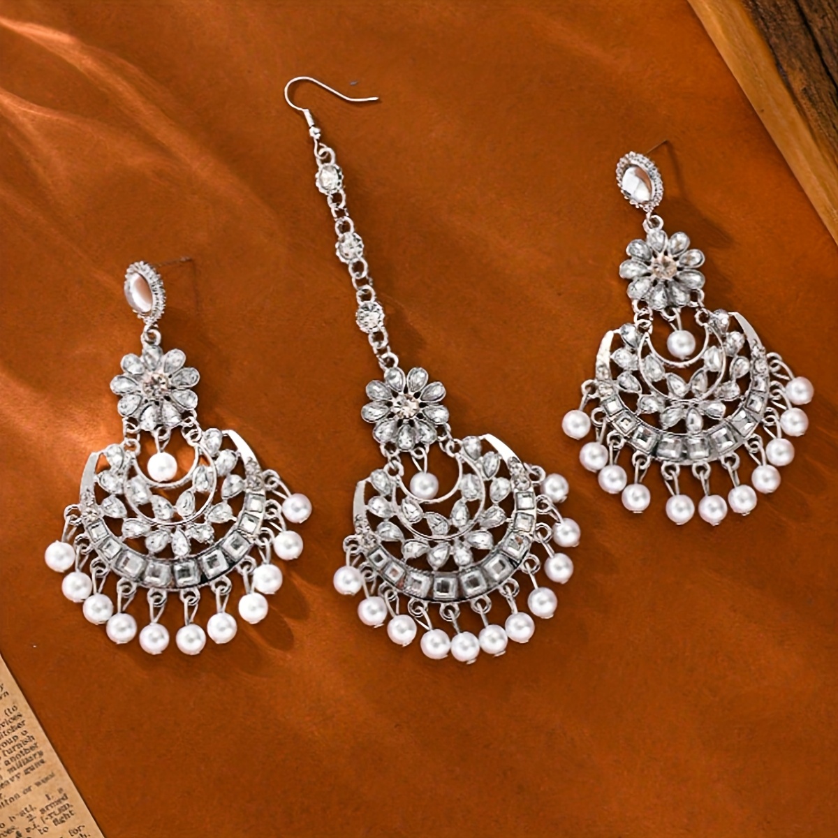 E-shop 3-teiliges Mode Strass Eingelegte Stirnkette Luxus Stil Kunstperlen Anhänger Ohrringe Schmuckset Geeignet für die Damen , und Hochzeitskleidung