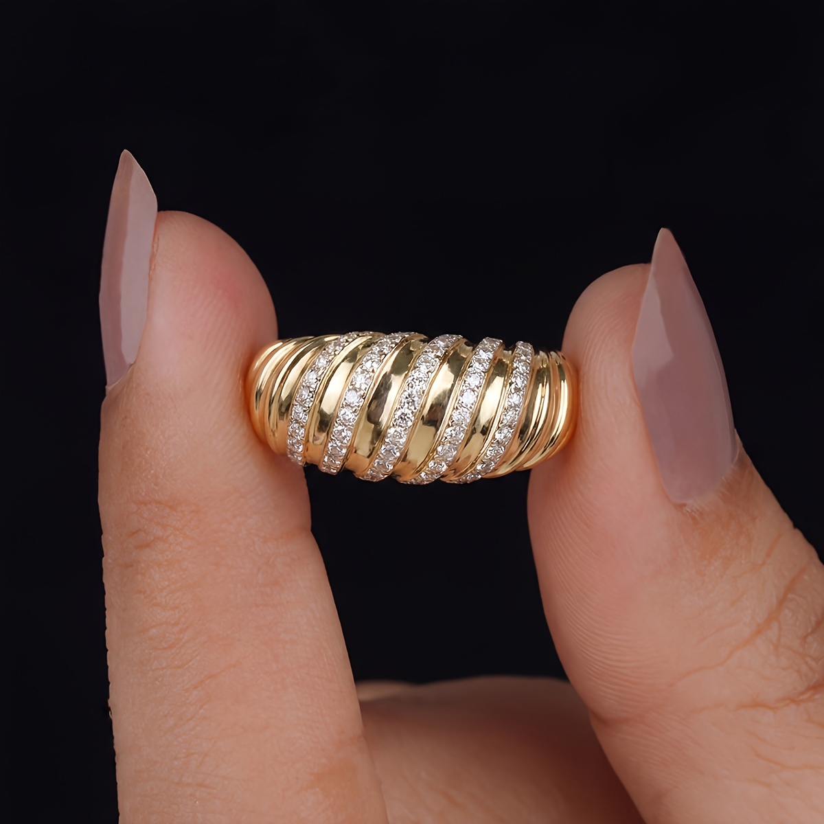 Women's Luxury Orbital Interlaced Round Ring, Elegant Gift