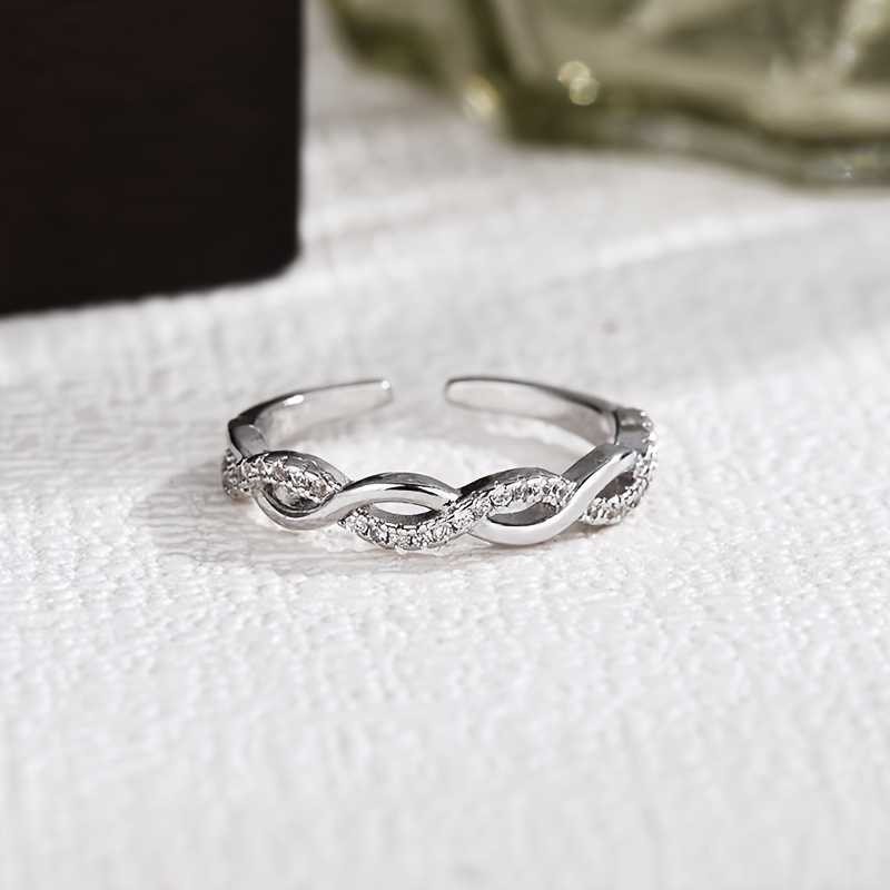 Diamond-Shaped Crisscross Ring, a Delicate And Luxurious Index Finger Ring, Uniquely Designed Minimalist Open Band Ring Accessory