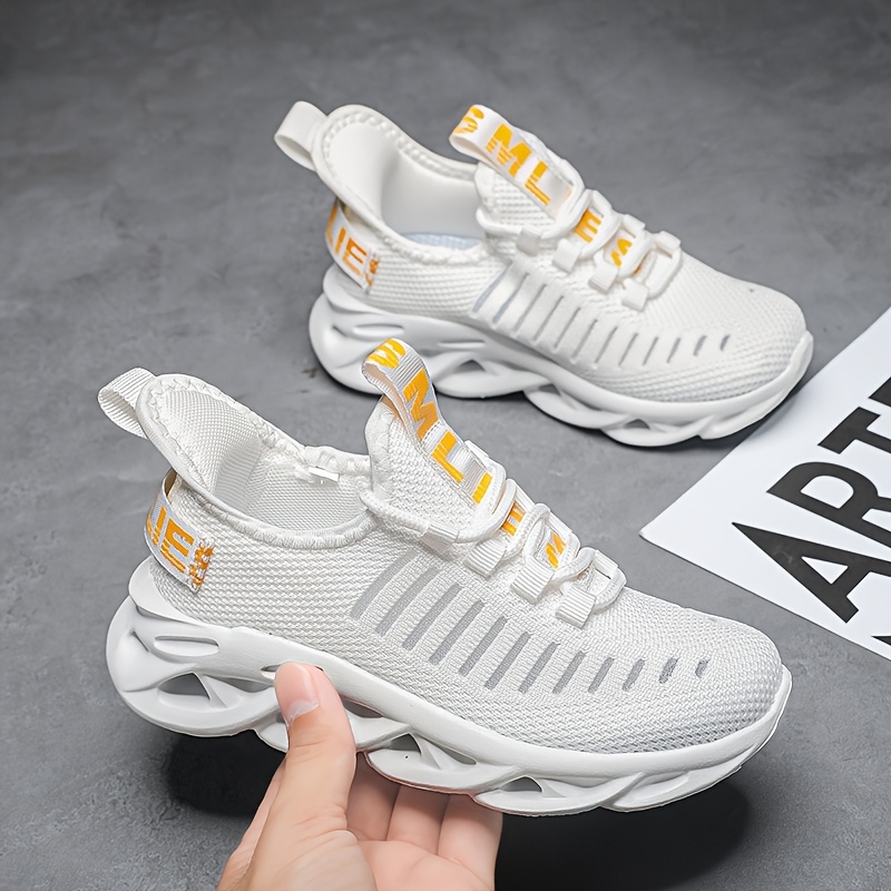 'S All-Season Running Shoes, Lightweight And Breathable with a Non-Slip Design, Model R101, Jump Rope