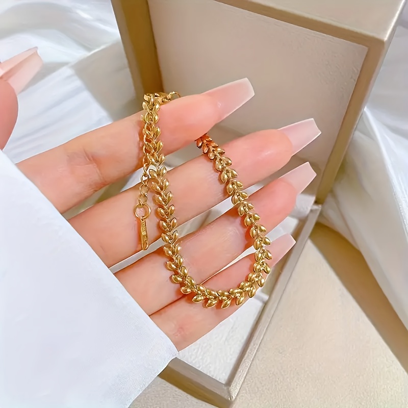 Handcrafted Leaf Shaped Link Chain for Women, Versatile Accessory
