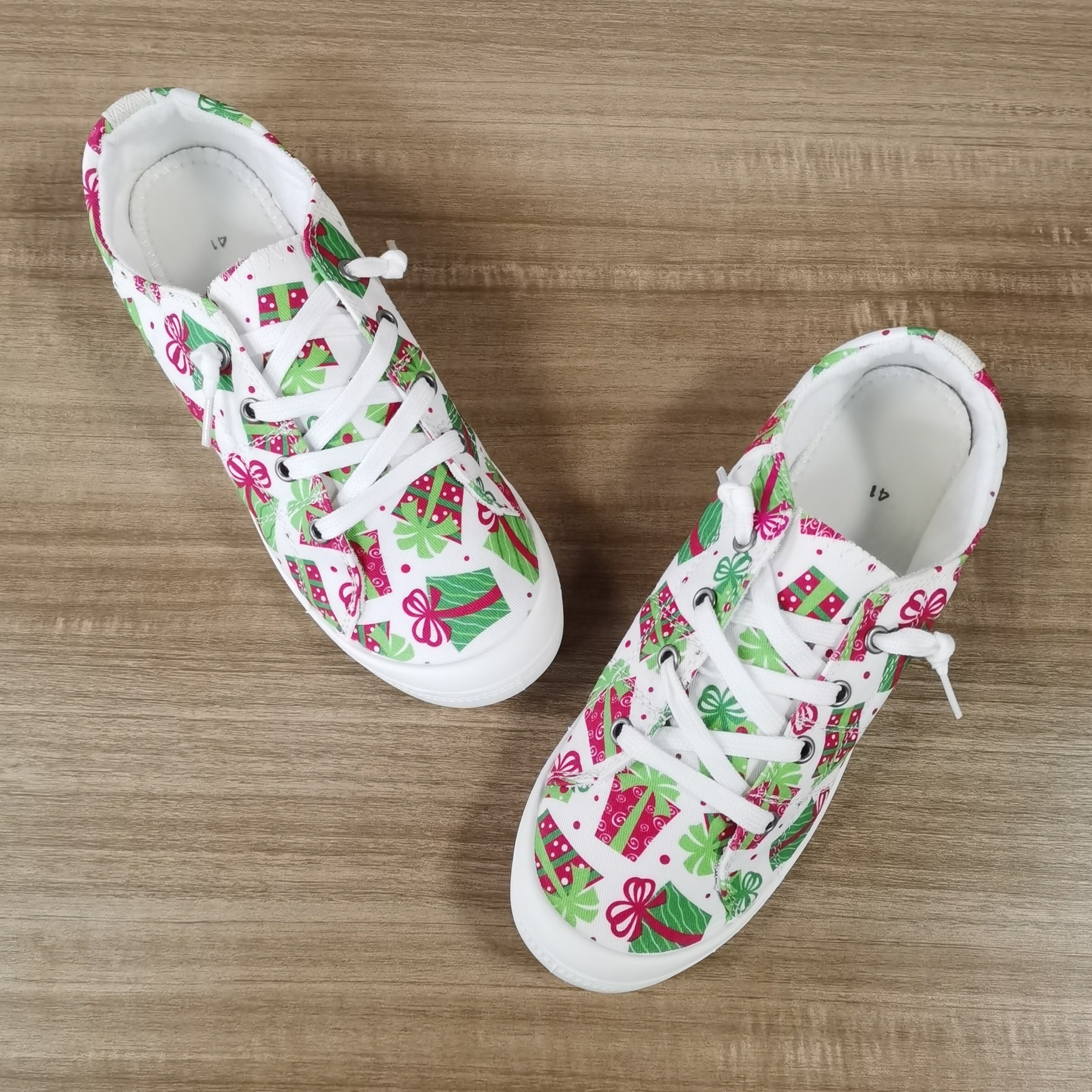 

Women's Christmas Themed Geometric Print Lightweight Skateboarding Sneakers, All-season Comfort Fabric Low-top Lace-up Shoes With Tpr Sole