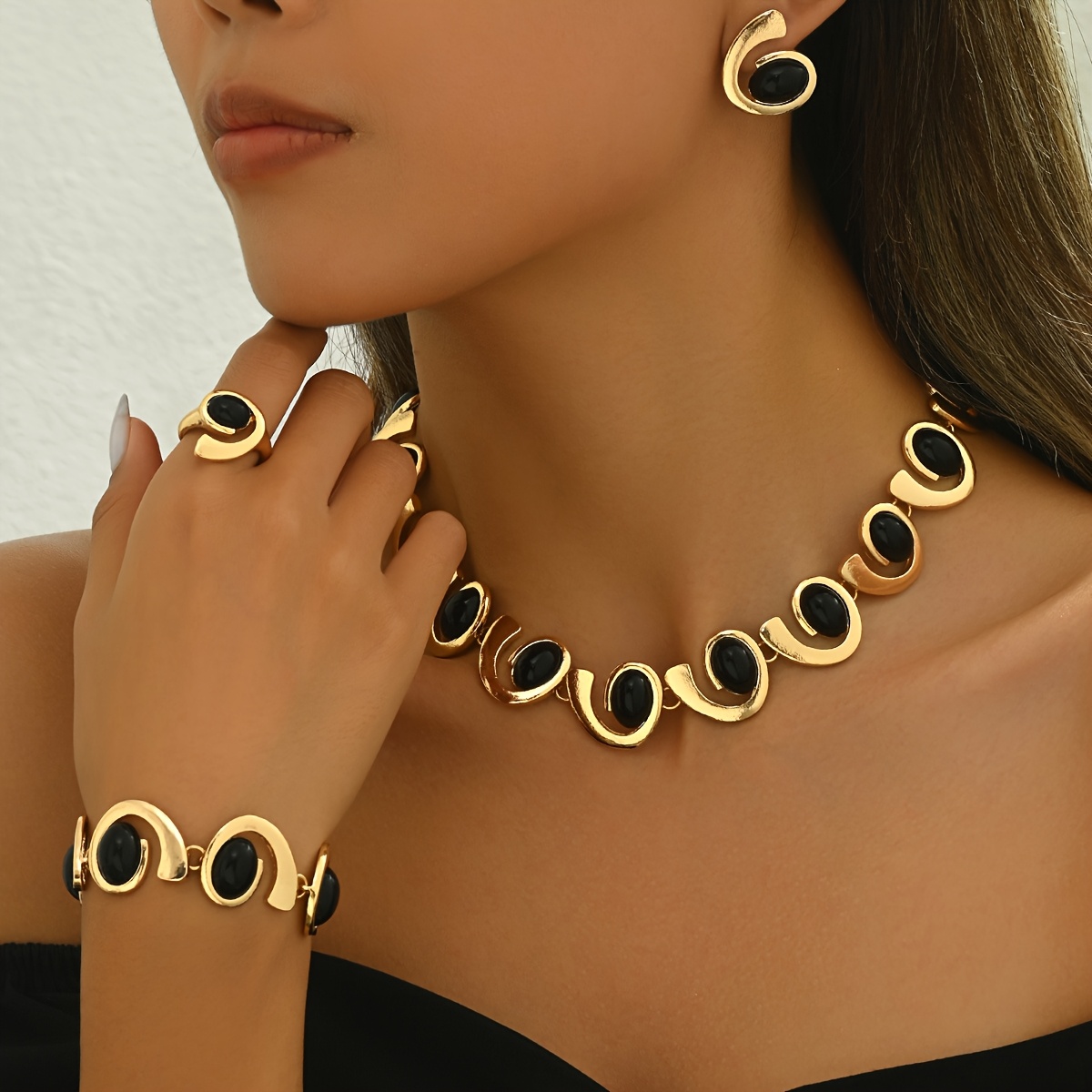 

1 Set Of Glossy Fashion Spiral Arrangement Neck Necklace Bracelet Earrings Ring For Women' And Banquet Jewelry