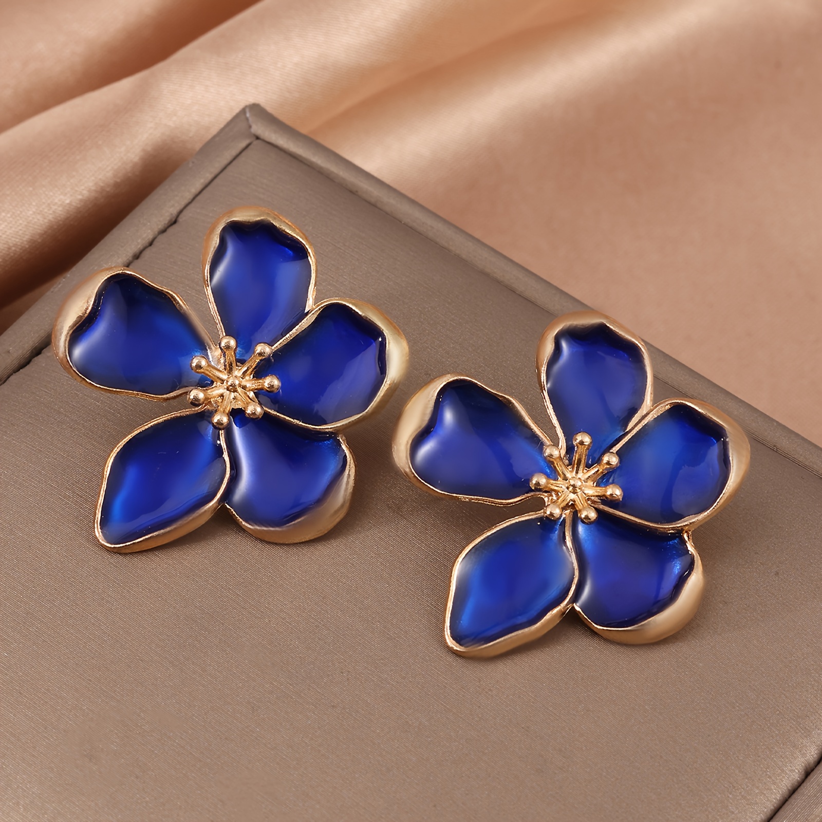 

1 Pair Of Fashionable Retro 4 Petal Flower Earrings, Suitable For Daily Party Wear