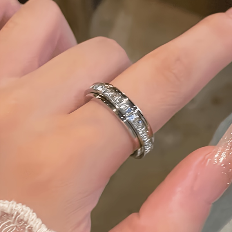 TEMU Bague rotative à rangée unique pour femme, 1 pièce, sertie de strass, et stylée. Un parfait pour une ou comme cadeau de fête des Mères