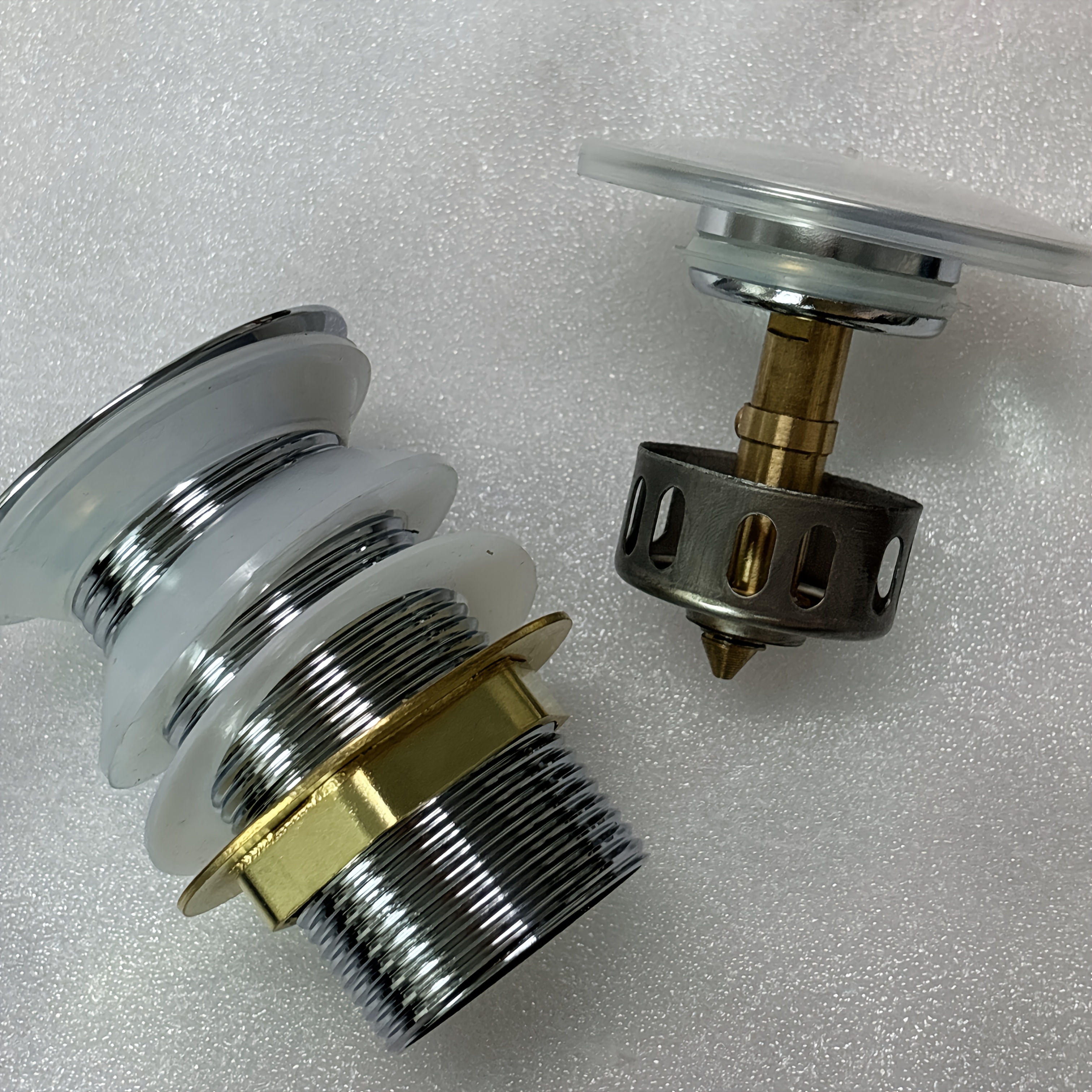 Stainless Steel Pop-Up Sink Drain Stopper with Painted Finish, Suitable for Bathroom and Kitchen Drains, Manual Operation, Matte Black, Golden Pull, Electroplated Silver, Available in Three Colors