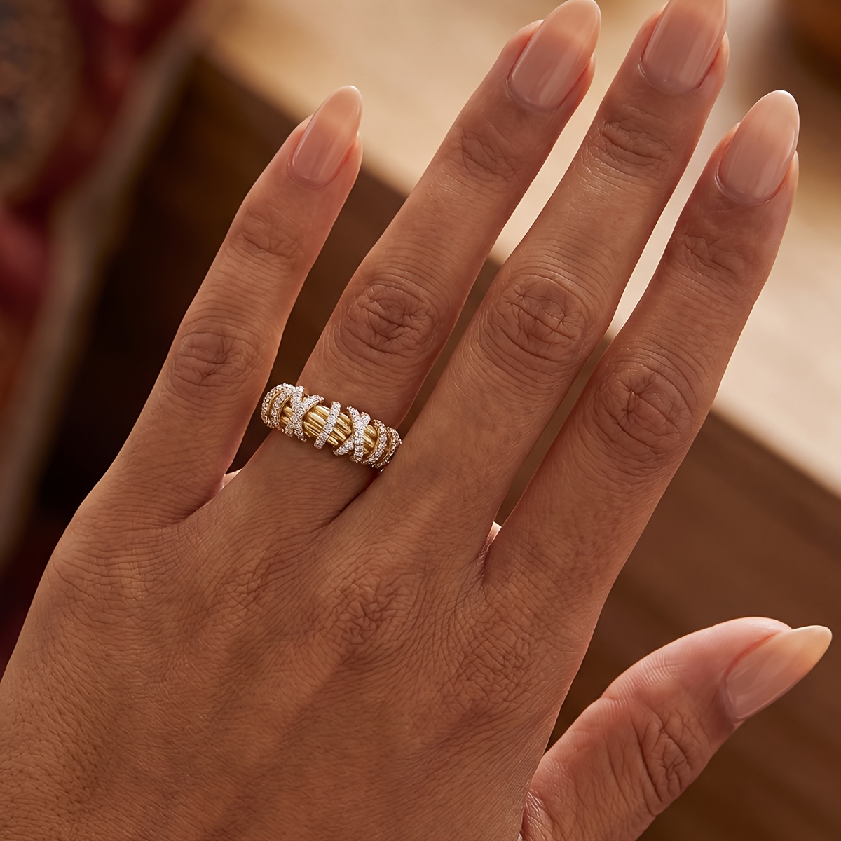 Women's Geometric Line Exquisite Fashion Ring, Elegant Design