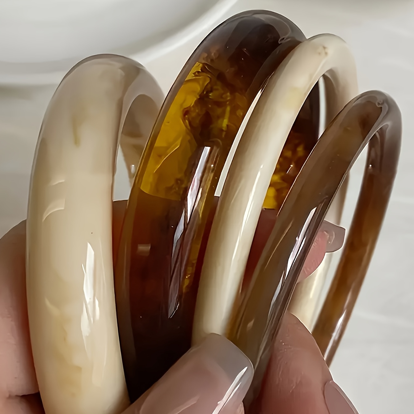 Image of A Set Of European And American-style Resin Round Women's Bracelets, A Fashionable And Versatile Hand Accessory With Marble Pattern, Vintage Bracelet
