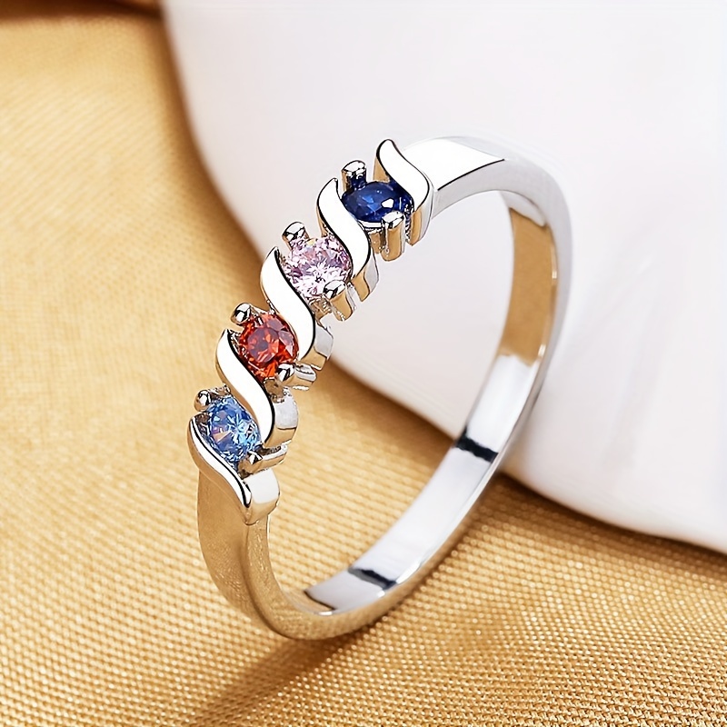 An Elegant And Minimalist Women'S Ring Set with Colorful Synthetic Zirconia, a Beautiful Piece of Jewelry Suitable for Everyday Wear And Festive Occasions