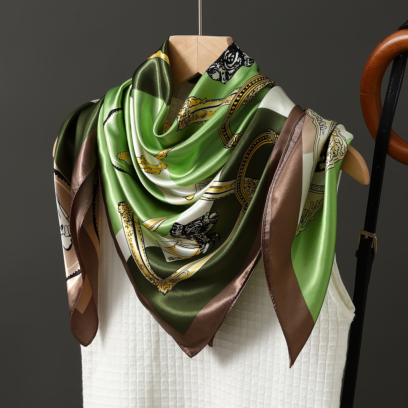E-shop Ein eleganter, quadratischer Damen-Schal aus Polyester in der Größe 35,43*35,43 Zoll mit Paisley-Muster, vielseitig, glatt und weich, geeignet