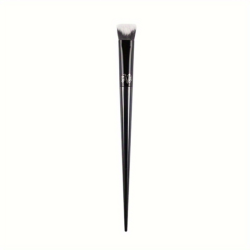 

Pinceau de Maquillage Kat avec Manche Noir Élégant, Pinceau Correcteur en Fibre Douce pour Tous Types de Peau, Poils en Polyester Hypoallergéniques