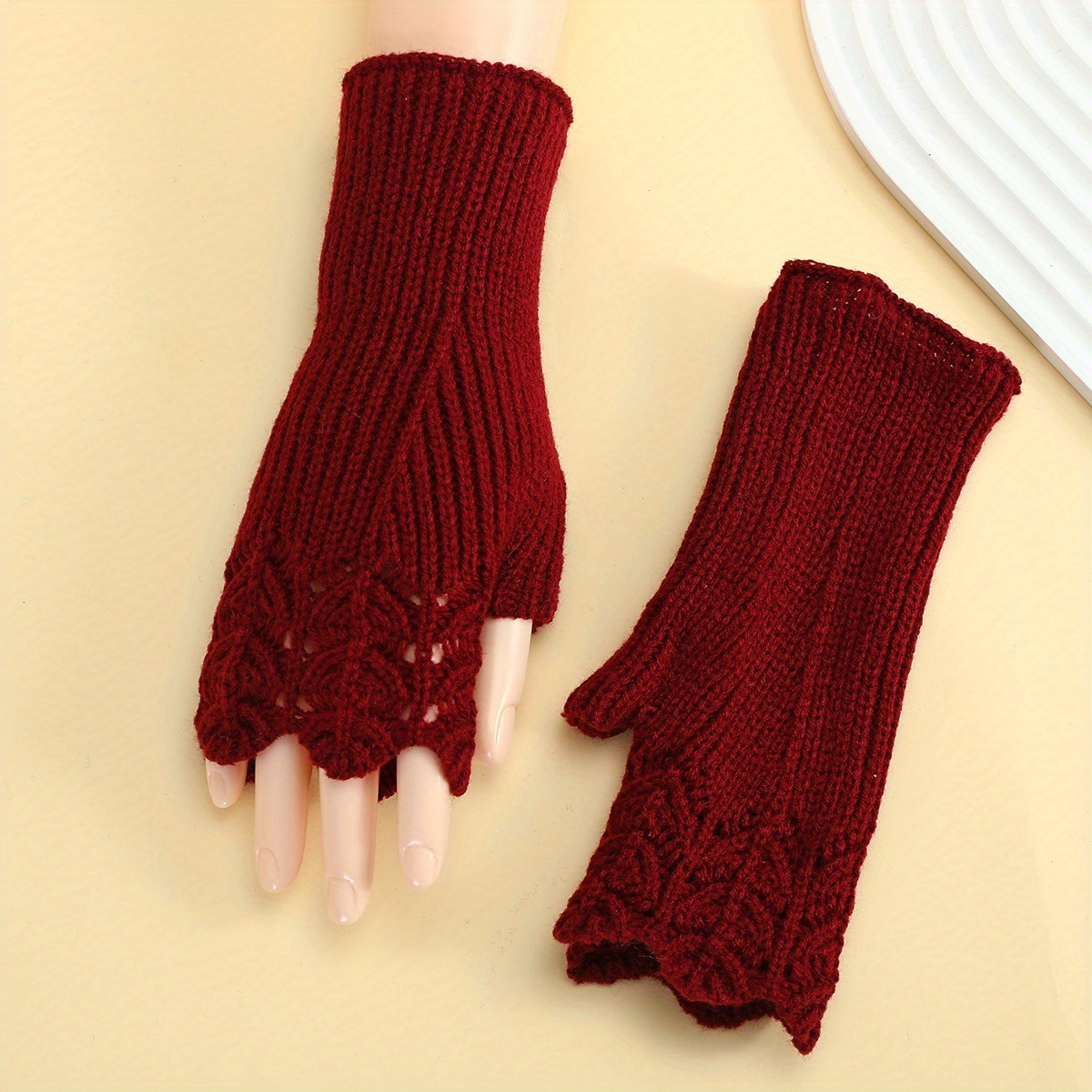 TEMU A Pair Of Women's Autumn/winter Fish Scale Gloves, Outdoor Warm Windproof Arm Sleeves, Fashionable Simple Versatile Casual Decorative Fingerless