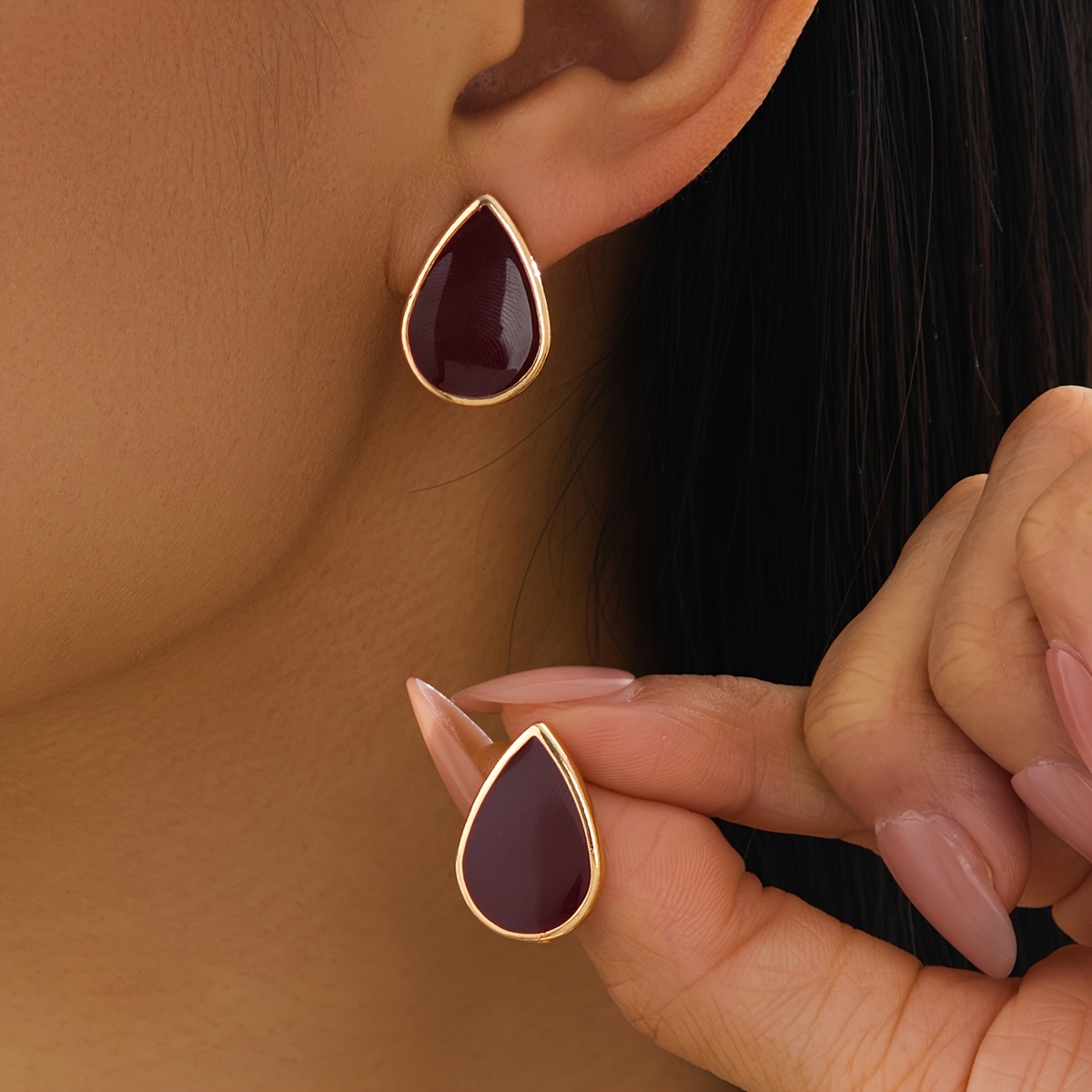 Image of A Pair Of Retro Wine Red Teardrop Shaped Earrings With A High-end And Niche Design, Versatile Earrings For Daily Commuting, Trendy Jewelry, And A Birthday Gift For Girlfriends