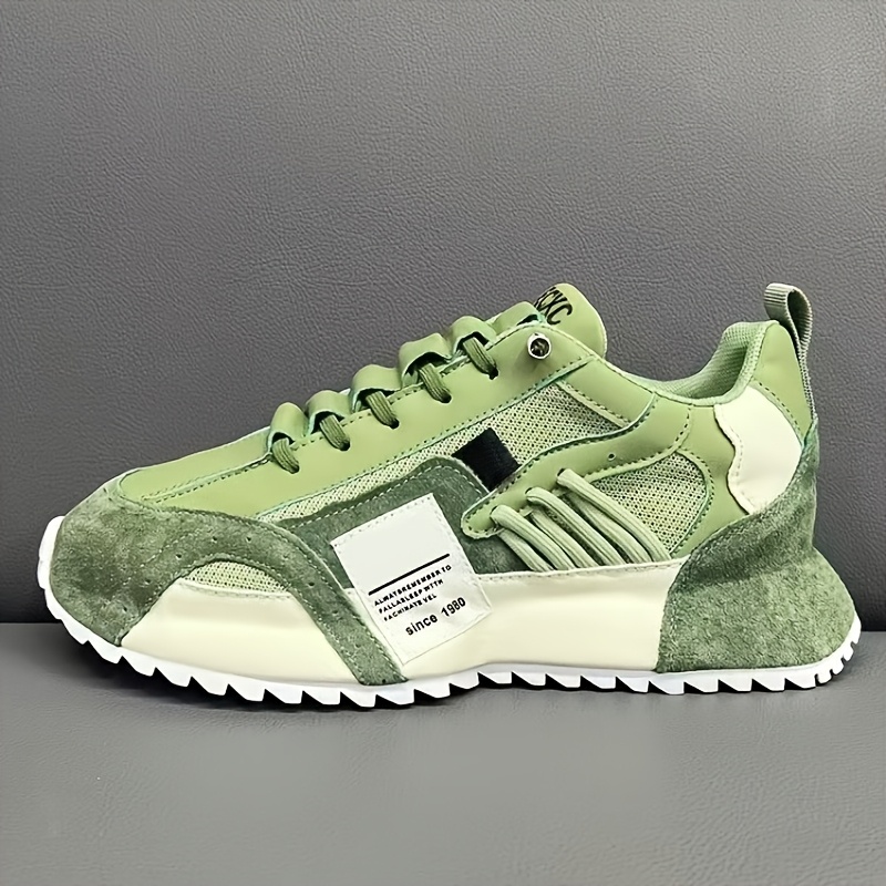 [Baskets] Chaussures de course sur route pour hommes disponibles en cinq couleurs, avec une coupe confortable et une augmentation de la hauteur visible. Ces chaussures de sport populaires conviennent à diverses occasions et à toutes les saisons, parfaites pour les activités de plein air et les entraînements.