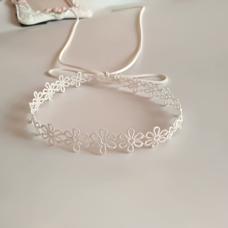 1pc Black And White Lace Flower Women's Necklace, Collarbone Chain, Short Choker Simple Neck Accessory, Sexy Women's Neck Strap, It Highlights Temperament And Is Accessory For Ladies