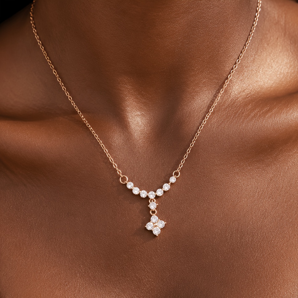 Women's Long Four-leaf Lucky Flower Necklace, Elegant Gift