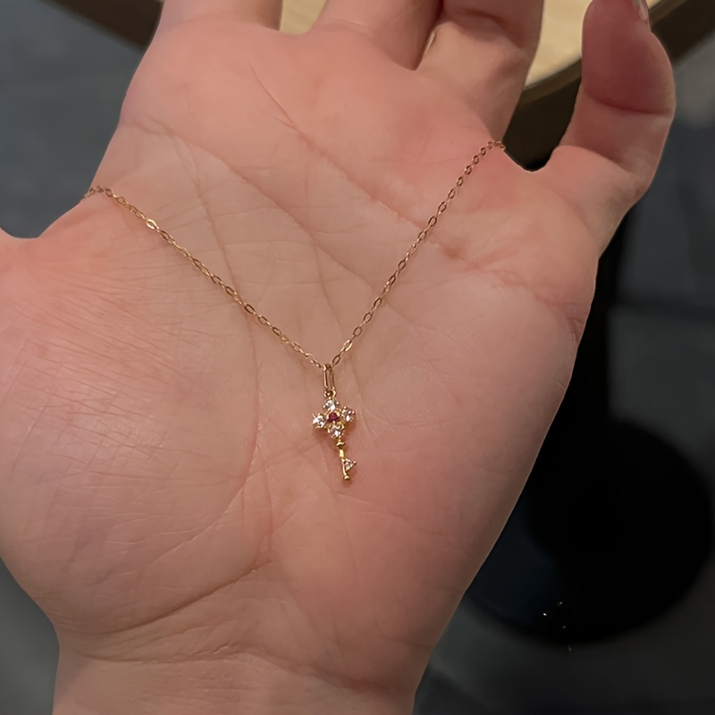 TEMU Collier avec pendentif clé à étincelant pour femmes, , chaîne clavicule de luxe léger de qualité supérieure, adapté à un usage , cadeau de