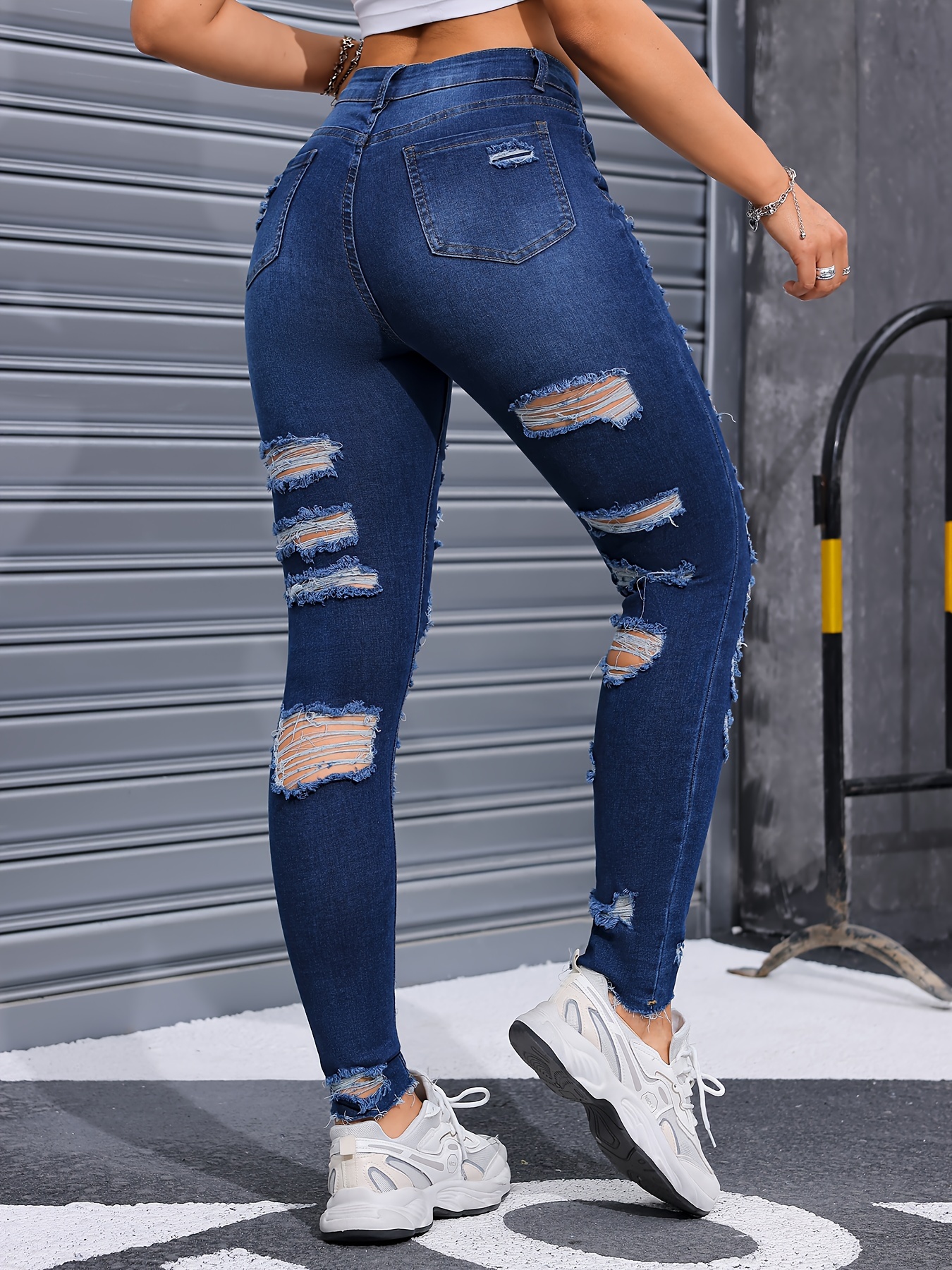 Outfit Dark Blue Stretch Jeans Dark Blue Distressed Skinny Jeans