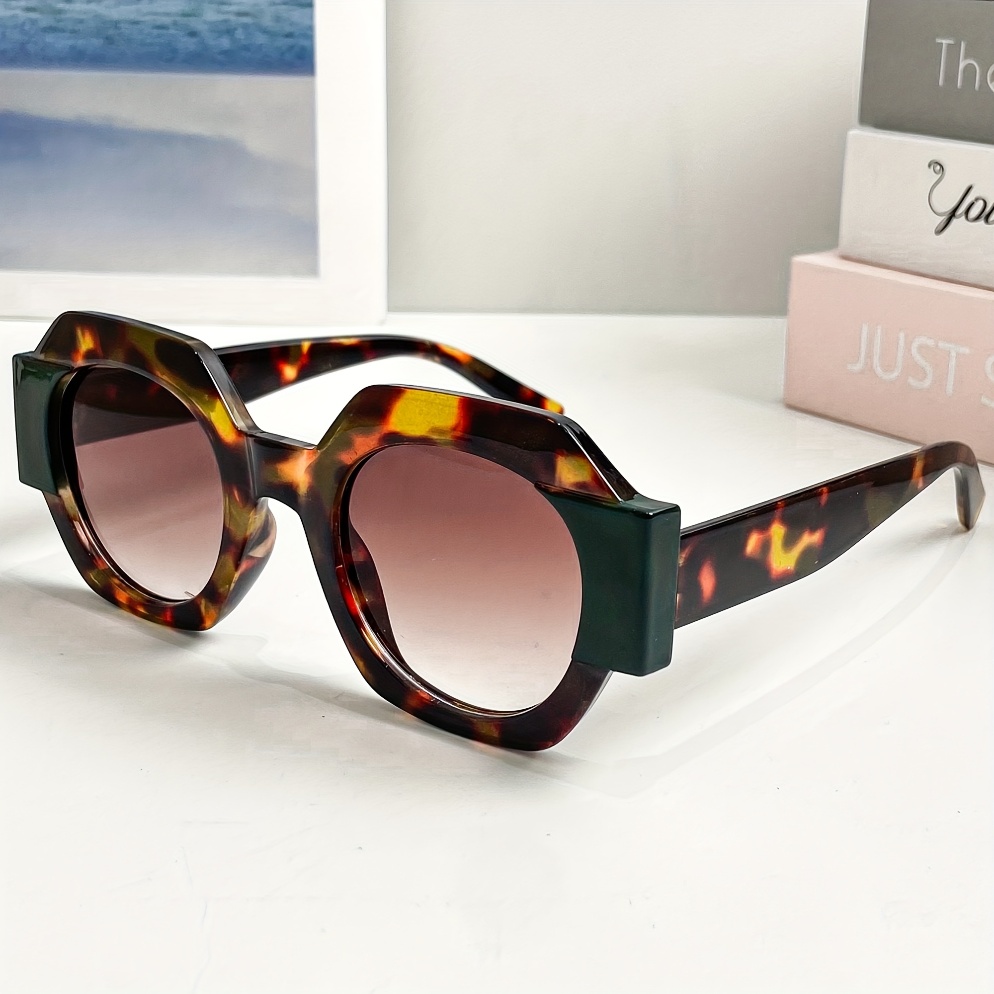 new style retro flat   fashion glasses for women and men featuring a high end feel   trends and everyday wear suitable for womens daily use Product details 3