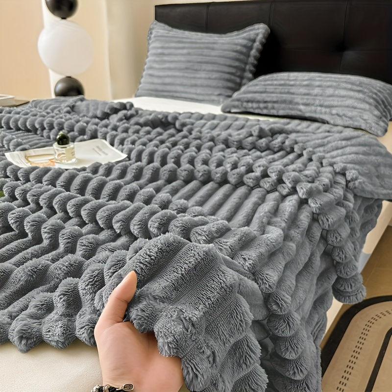 TEMU 1pc Minimalist Fluffy Striped Throw Blanket, Warm Cover Blanket, Comfortable, Soft, Insulating, And Breathable, Stylish Solid Color Striped