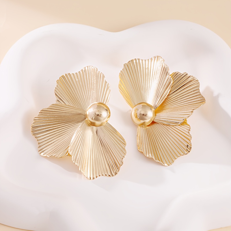 Women's Exaggerated Large Flower Stud Earrings, Light Luxury Design