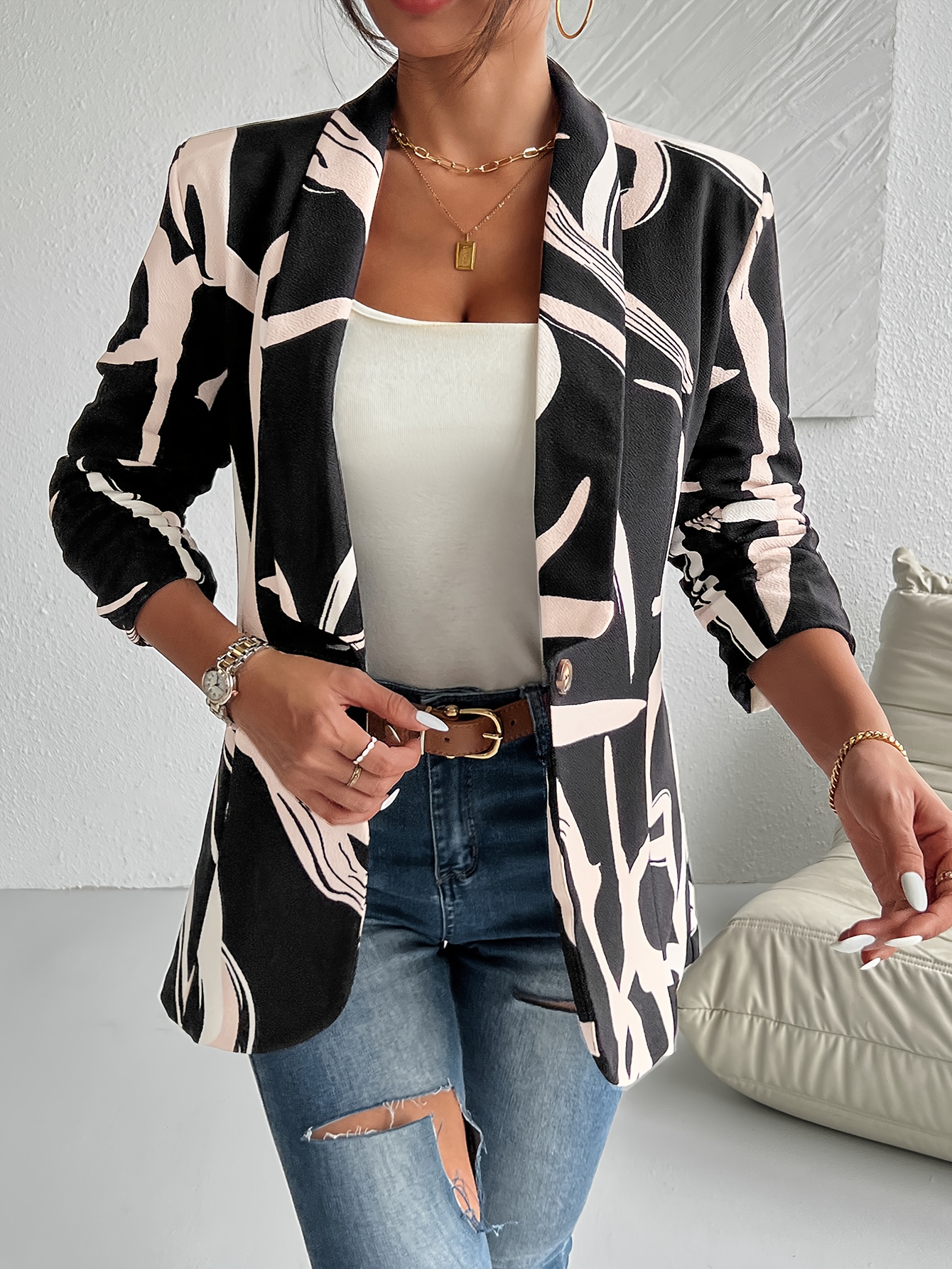 Lightweight Design] Elegant Geometric Print Blazer for Women - Chic Notched Collar, Long Sleeve, Polyester & Elastane Blend, Machine Washable - Stylish Black, White & Beige Outerwear