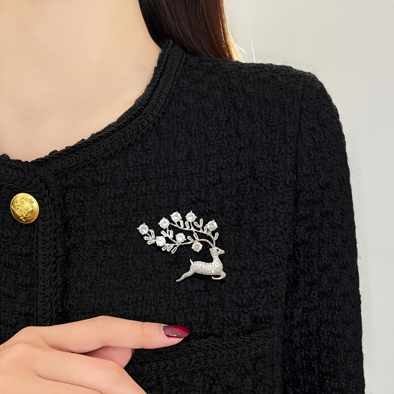 

Christmas Gift Running Elk Brooch Female Trend Gift Jewelry Temperament Corsage Accessories