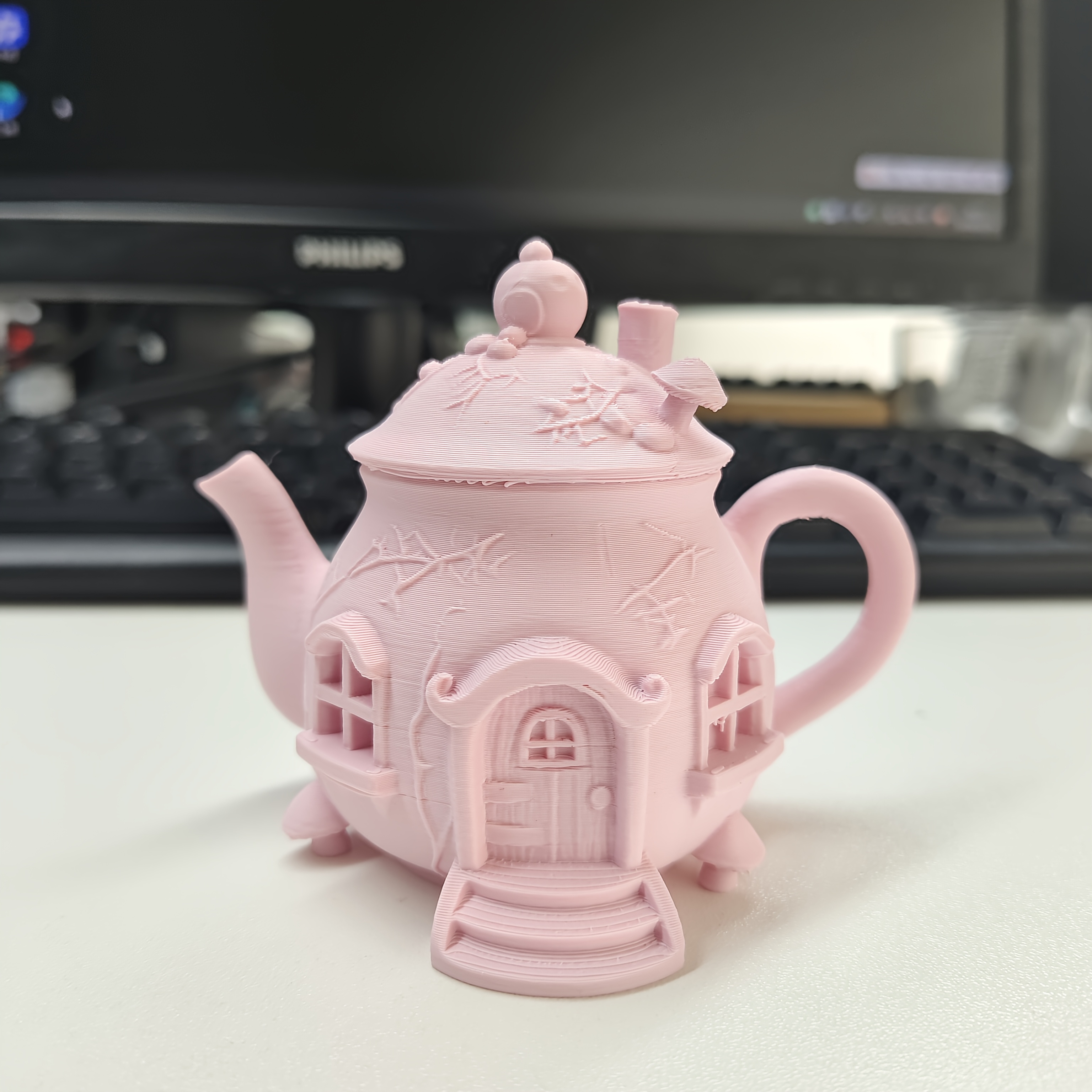 TEMU Cute Teapot Fairy House Sculpture Sweet Whimsical Ornamental Piece For Shelf Vanity Entryway Soft Gentle Vibes Add Lovely Grace To Cozy Indoor