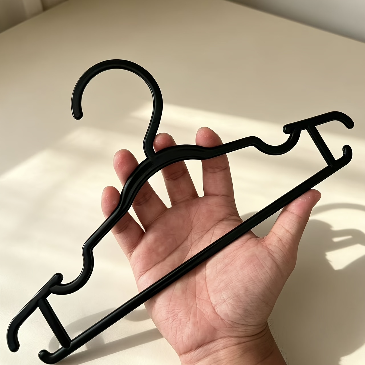 TEMU 5-pack Black Hangers, Large Capacity Hangers Suitable For All Clothing, Such As Short Shirts, Blouses, And Thick Coats, Ideal For Apparel