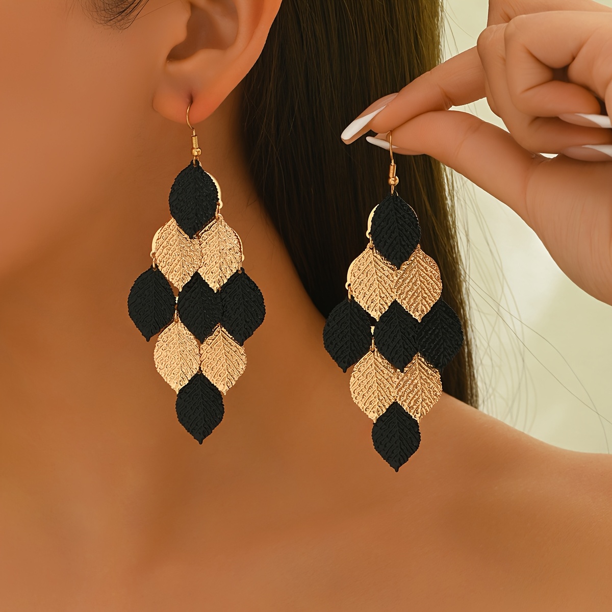 TEMU 1 Par de Pendientes Colgantes de Moda para Mujer, Estilo Bohemio Metálico Dorado y Negro con Diseño de Borla en Capas , Versátil e para Todas ,