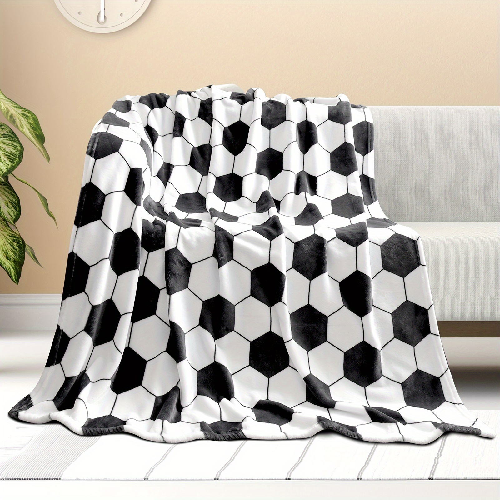 

1pc Soccer Blanket, Soccer Soccer Lovers, Soft Fleece Throw Blanket For Man Women Soccer Decor For Bedroom